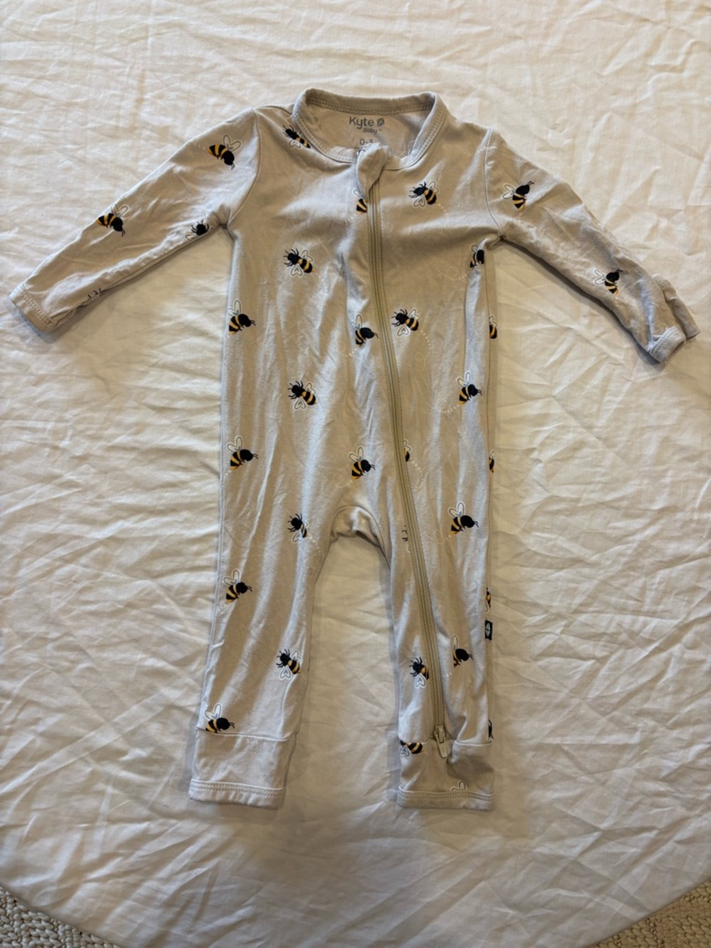 Kyte Baby Bee Print Zip Romper - Picture 1 of 3